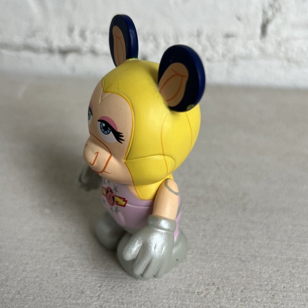 DISNEY VINYLMATION Muppets Series 2 Pigs in Space First Mate Piggy 3" Figurine - Picture 2 of 8